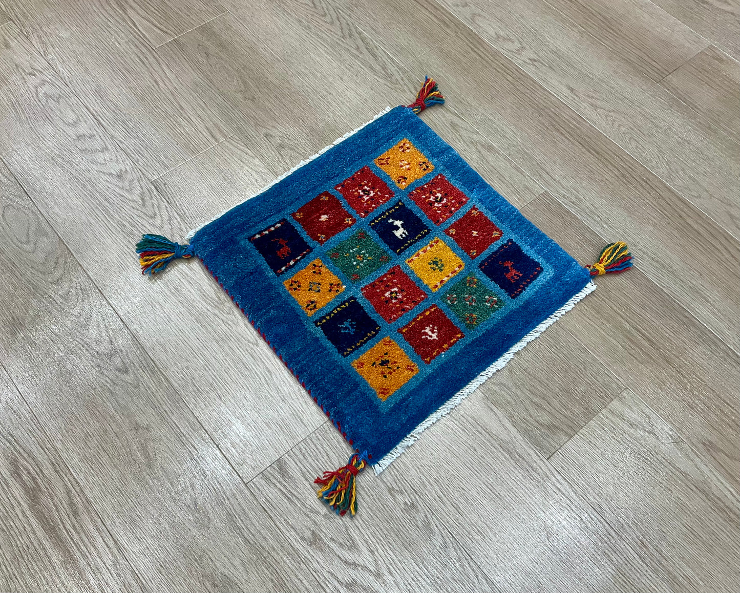ギャッベ 42cm x 41cm T8868