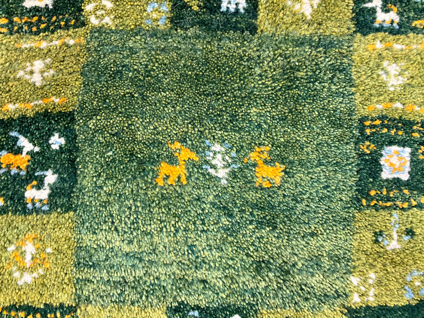 ギャッベ 44cm x 43cm AJ27736