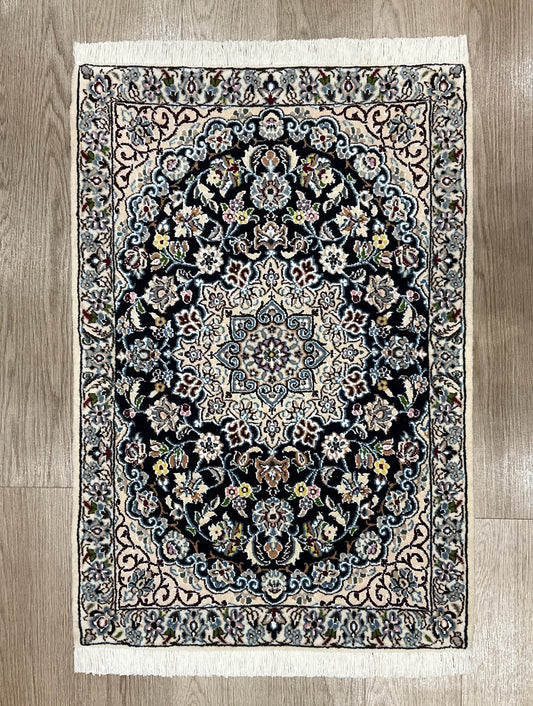 ナイン 93cm x 63cm NT16878