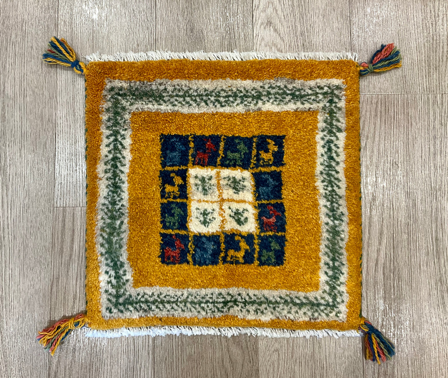 ギャッベ 41cm x 41cm AJ25986