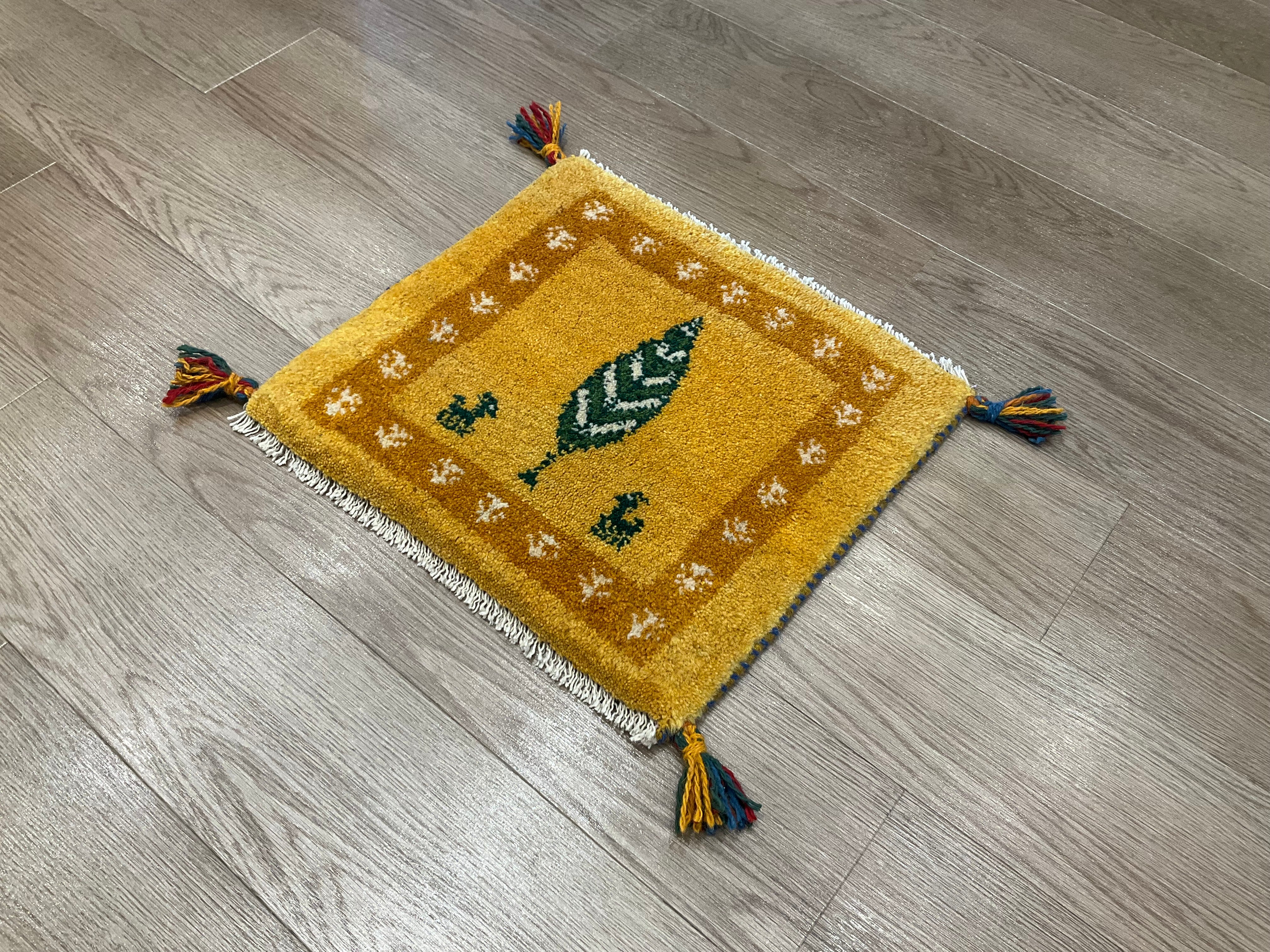 ギャッベ 43cm x 39cm Z712 – ペルシャ絨毯専門店 ペルシャンパトリス