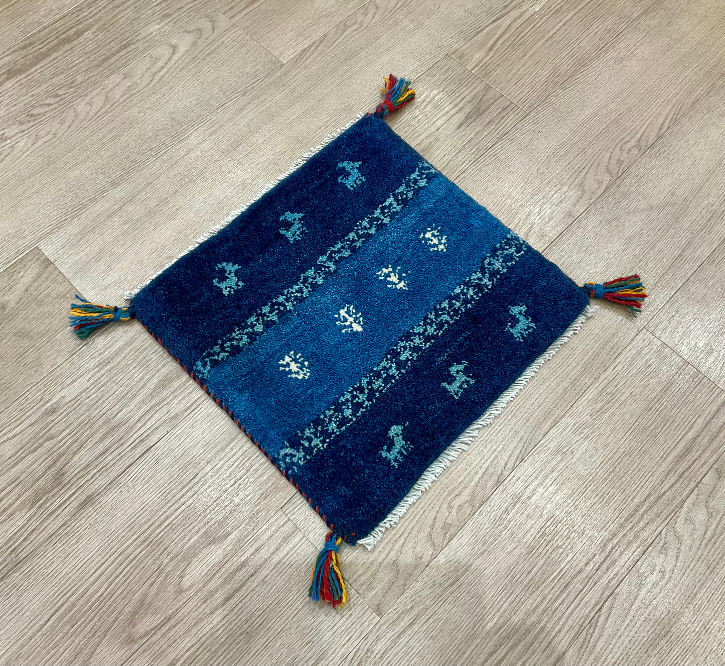 ギャッベ 42cm x 40cm T9987