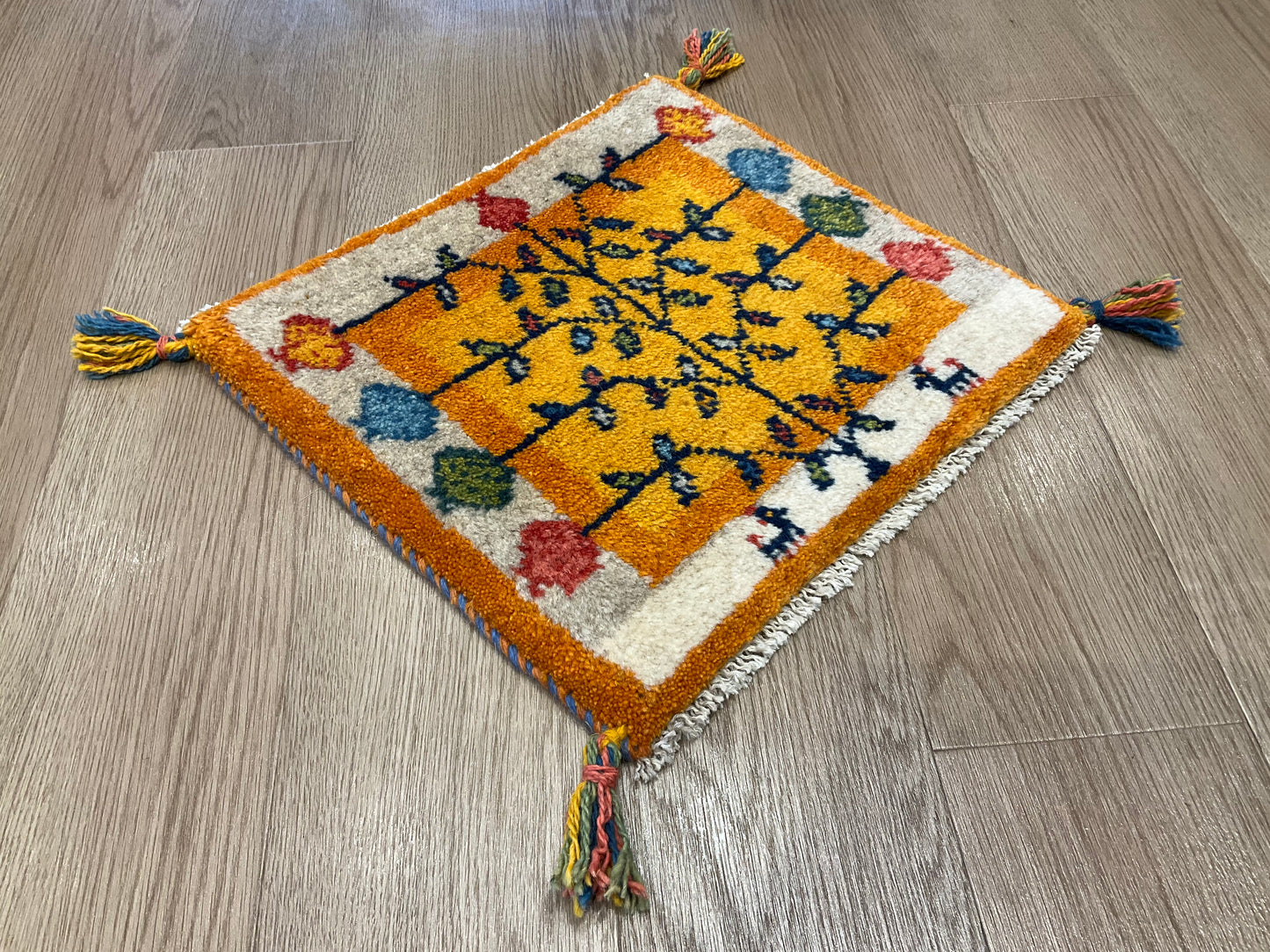 ギャッベ 41cm x 39cm AJ28546