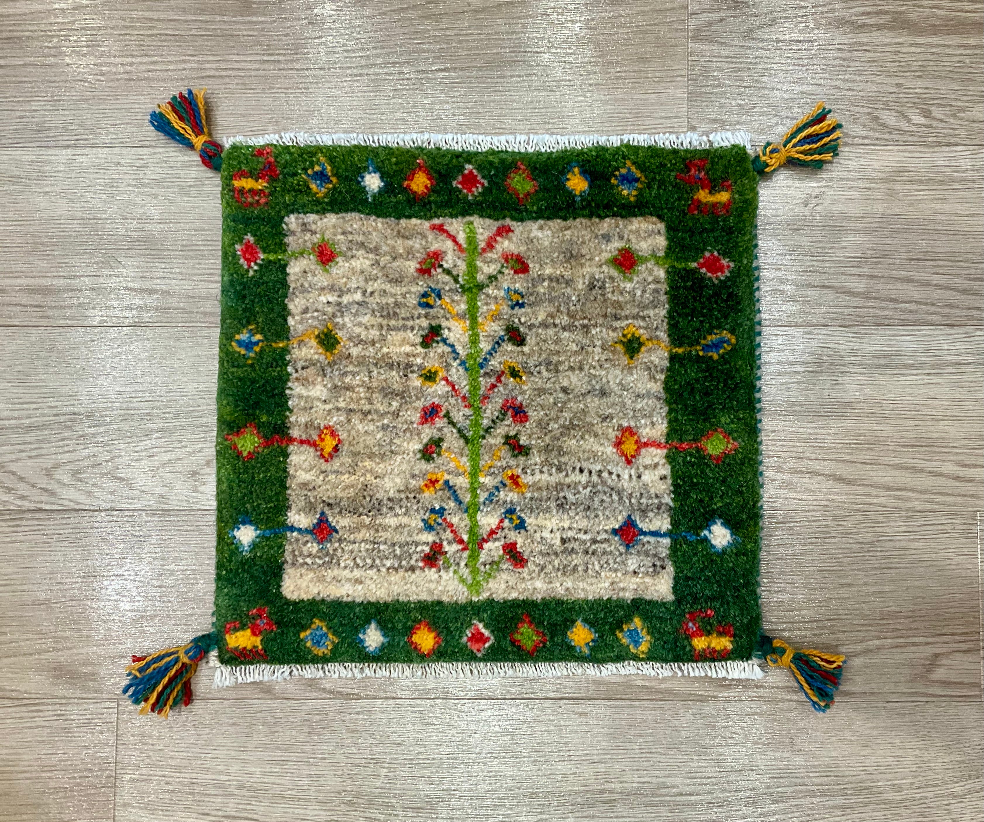 ギャッベ 44cm x 42cm Z1775 – ペルシャ絨毯専門店 ペルシャンパトリス