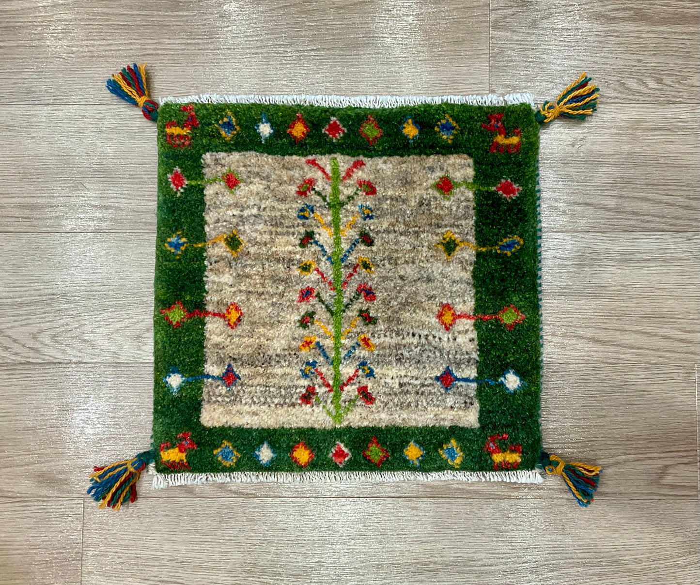 ギャッベ 44cm x 42cm Z1775