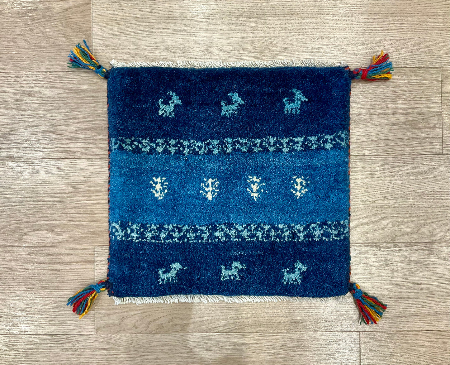 ギャッベ 42cm x 40cm T9987