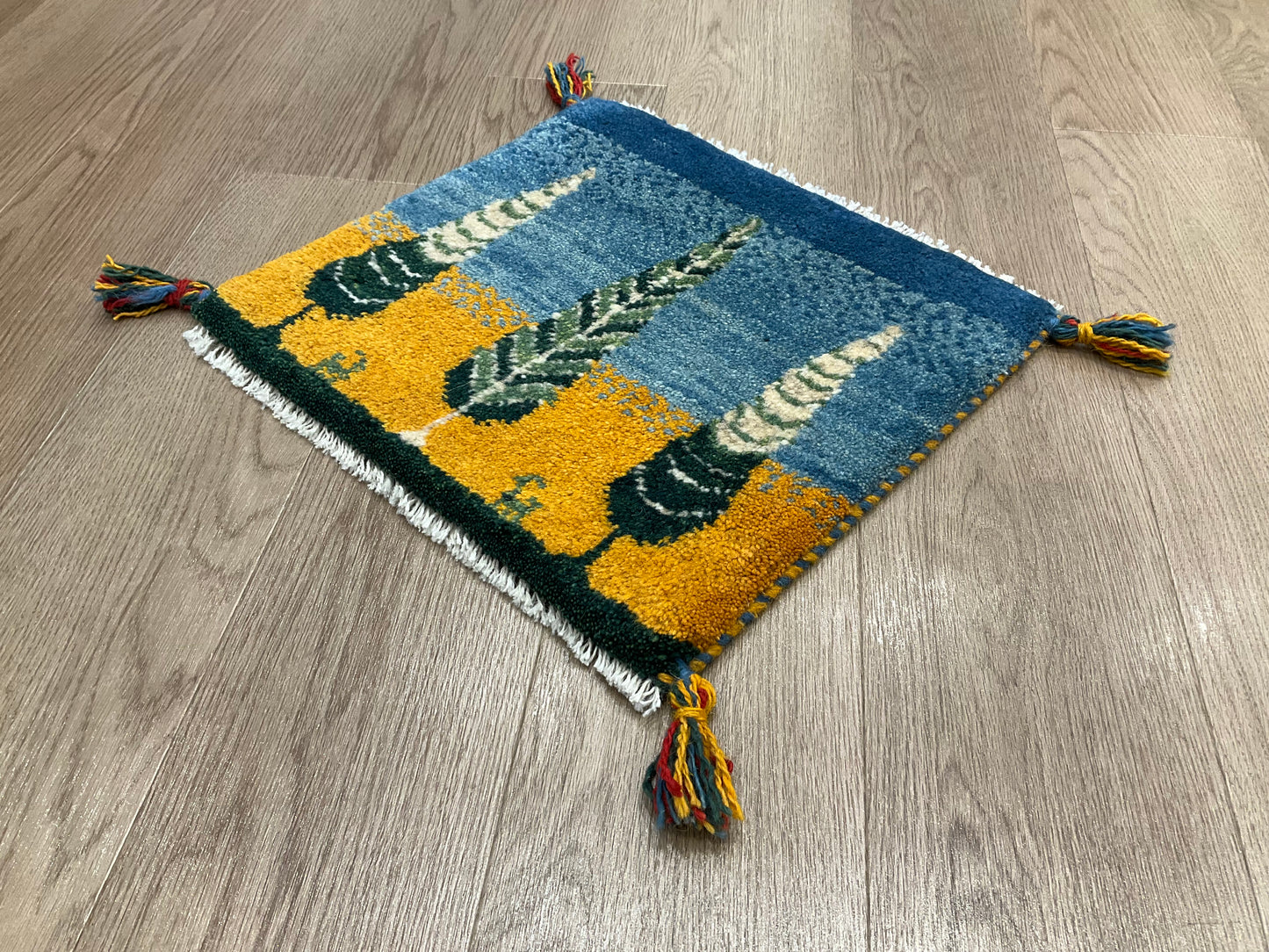 ギャッベ 40cm x 37cm T8303