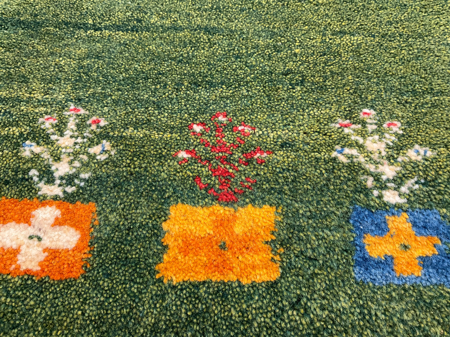 ギャッベ 85cm x 58cm RJ2658