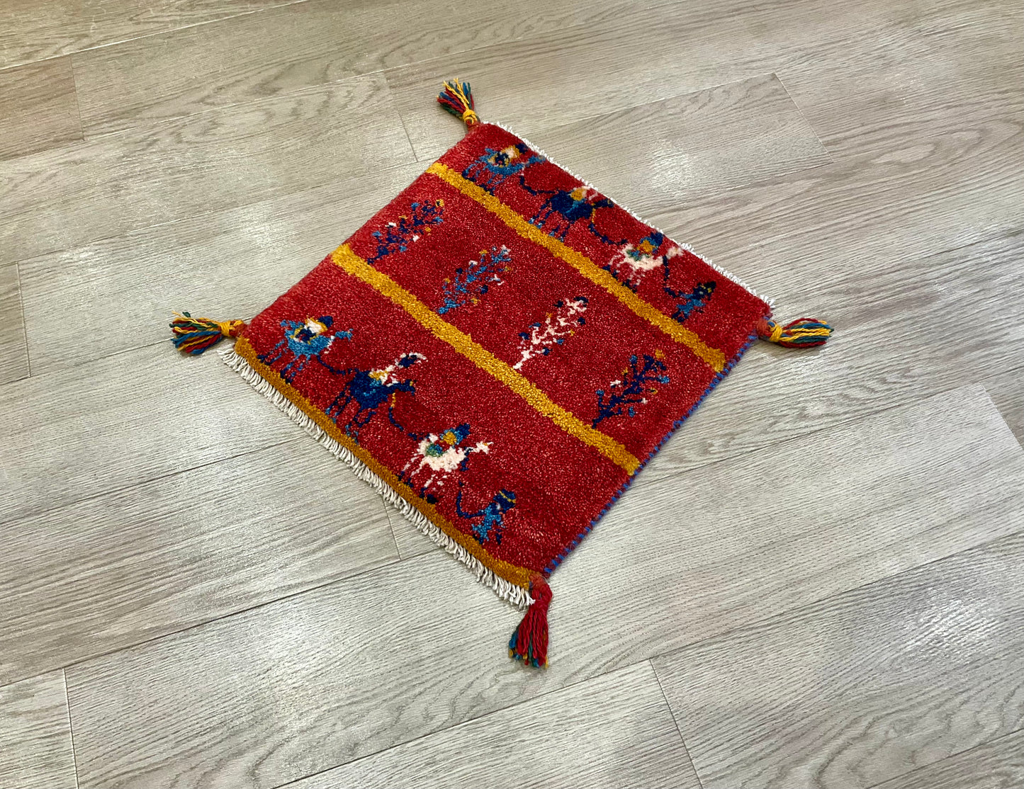 ギャッベ 40cm x 40cm Z475