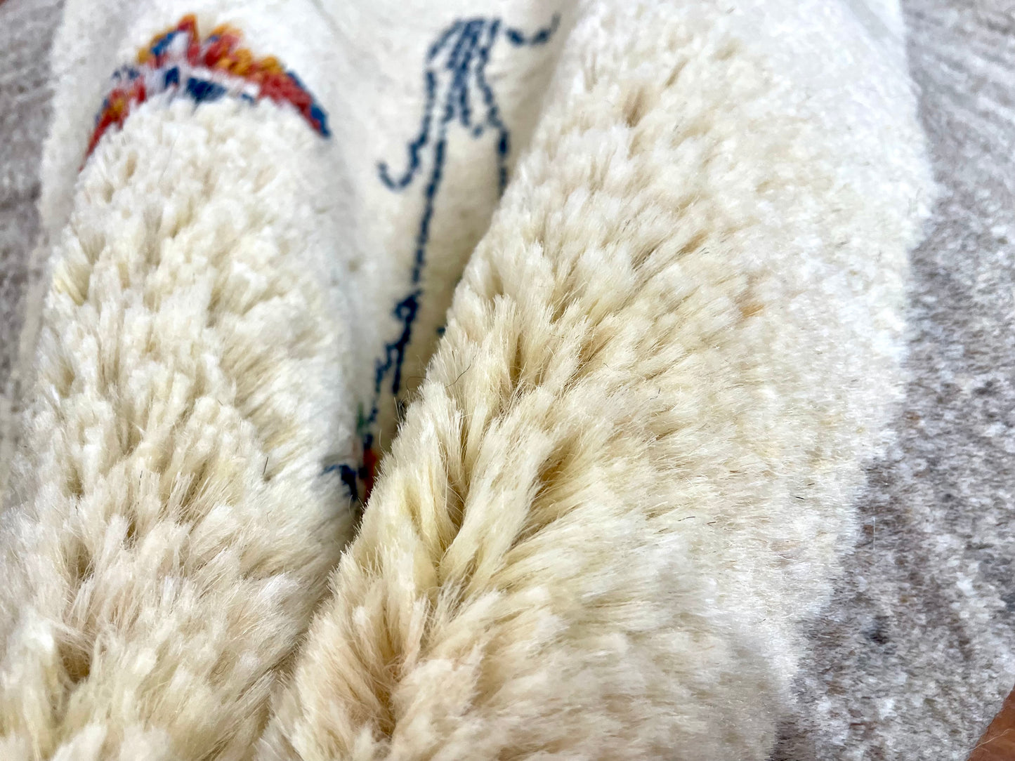 【オンライン限定】ギャッベ 87cm x 63cm RJ14186