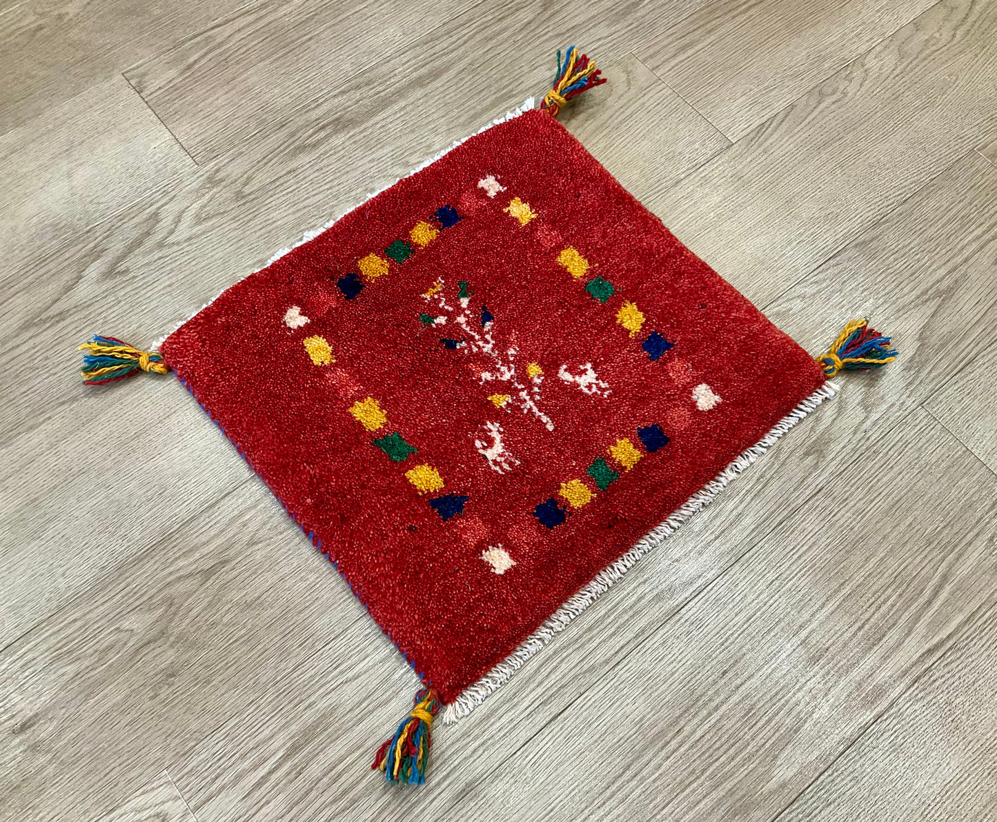 ギャッベ 43cm x 40cm Z490