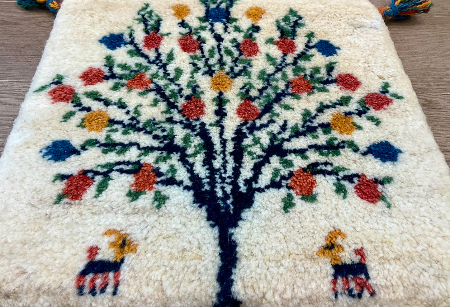 ギャッベ 41cm x 40cm Z1496