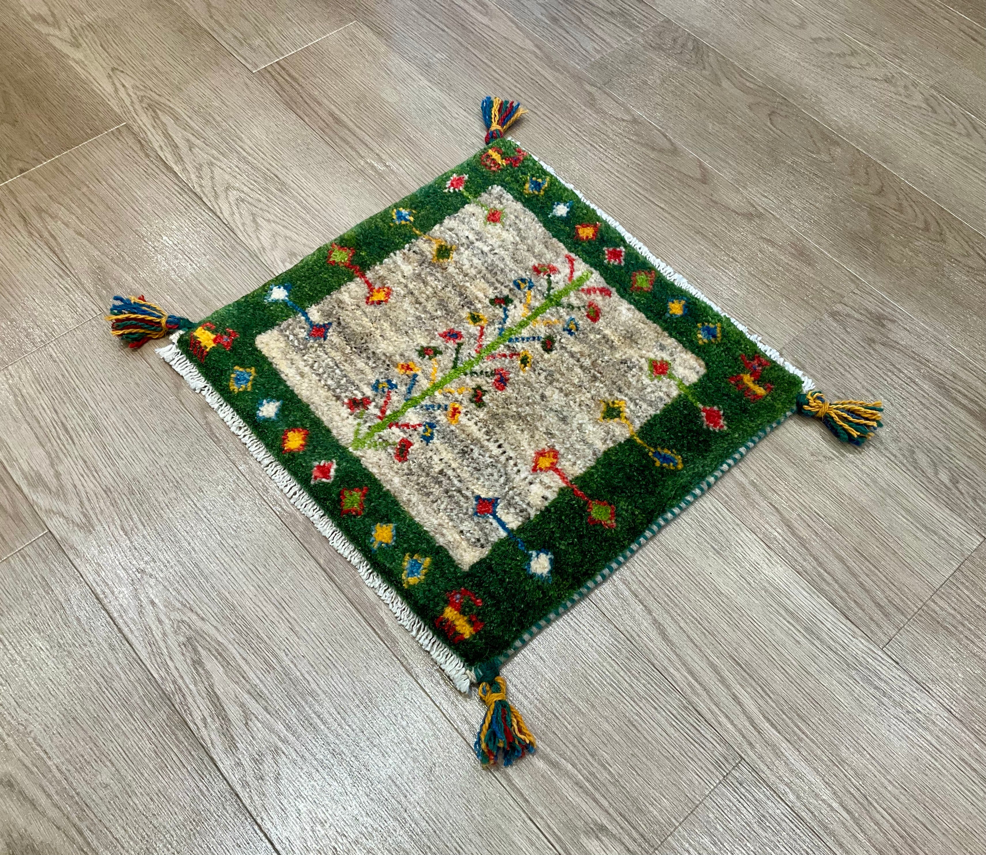 ギャッベ 44cm x 42cm Z1775 – ペルシャ絨毯専門店 ペルシャンパトリス