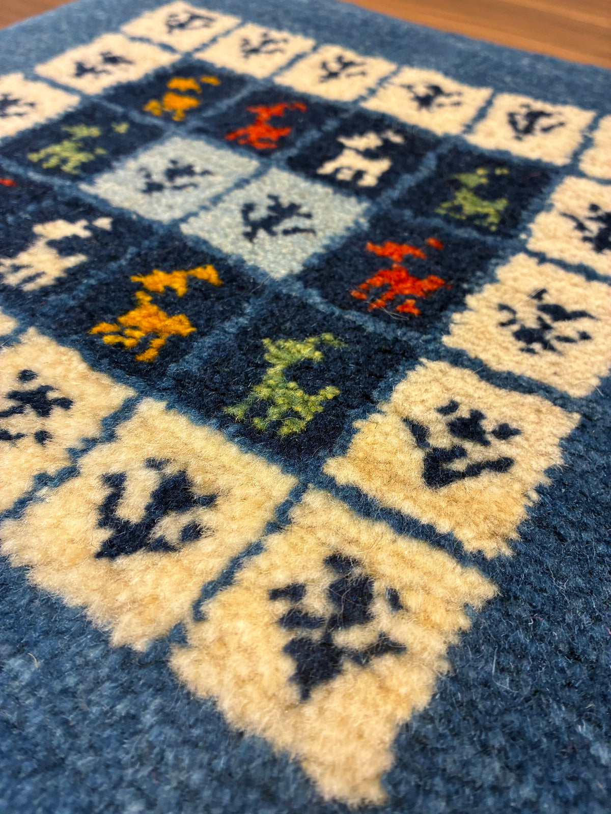 【千葉店】ギャッベ 39cm x 38cm Z3172
