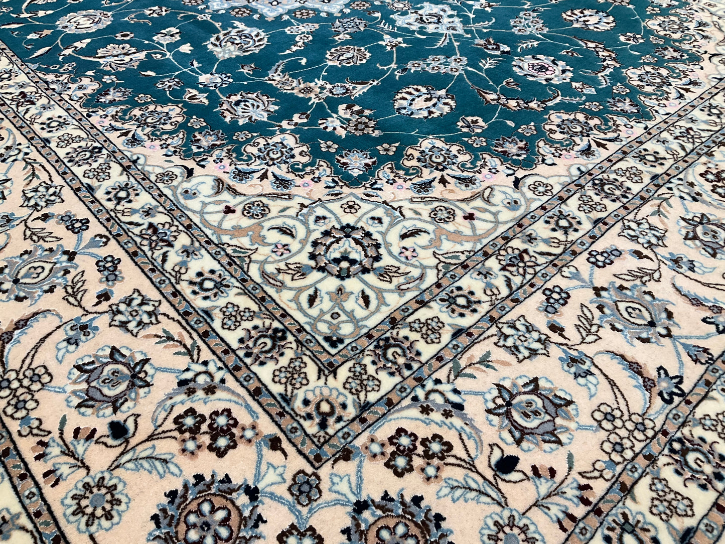 ナインシシラ ハビビアン工房 258cm x 203cm PS9902