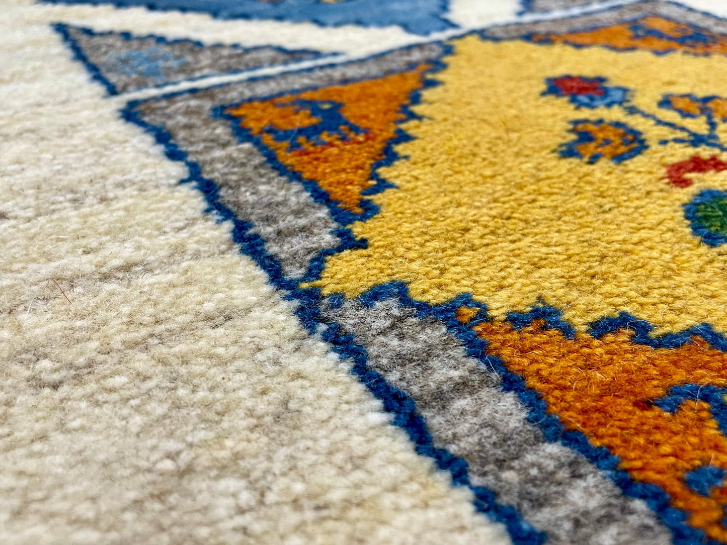 【オンライン限定】ギャッベ 88cm x 60cm RJ14184