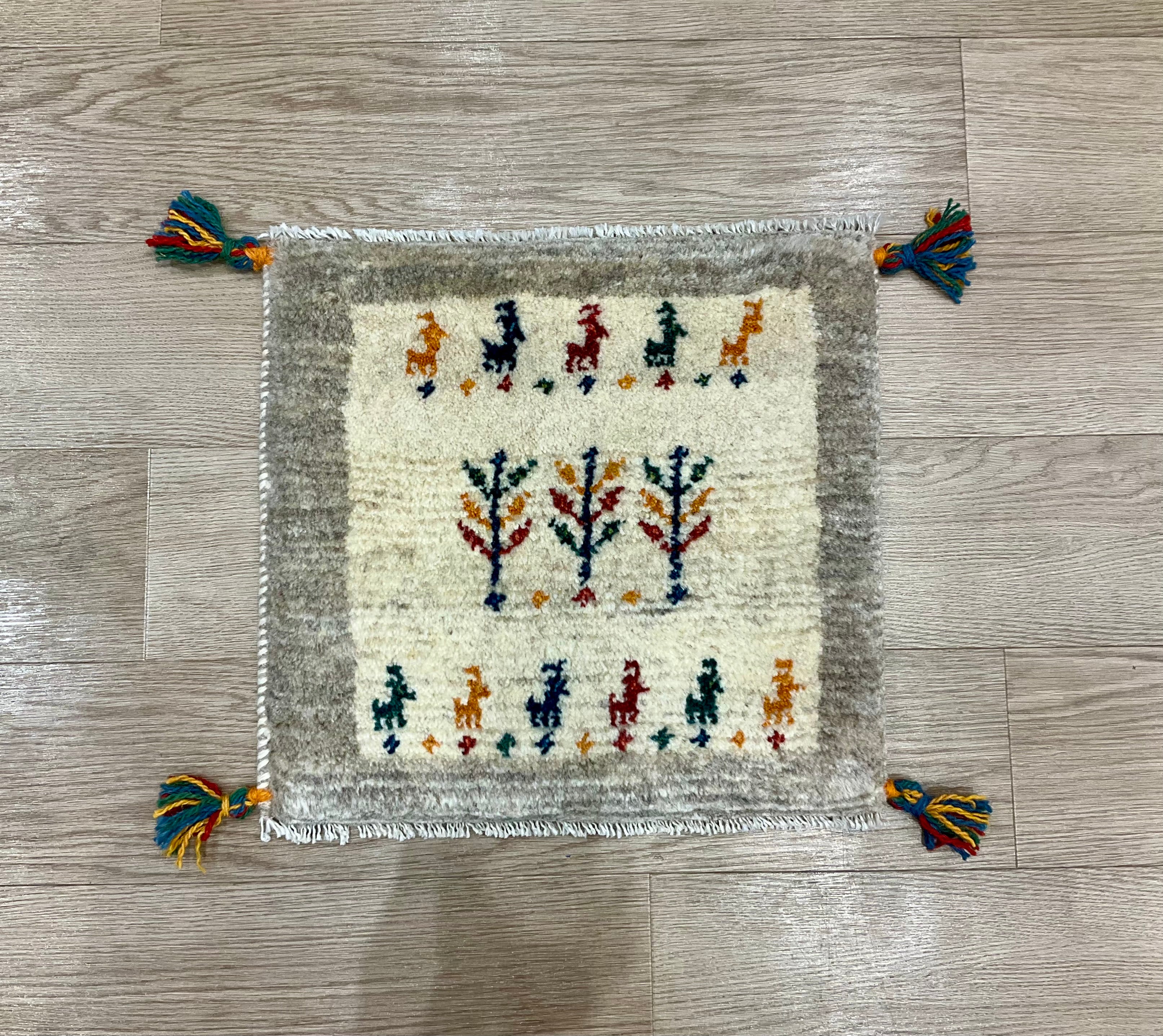福岡店】ギャッベ 44cm x 41cm Z3665 – ペルシャ絨毯専門店 ペルシャン
