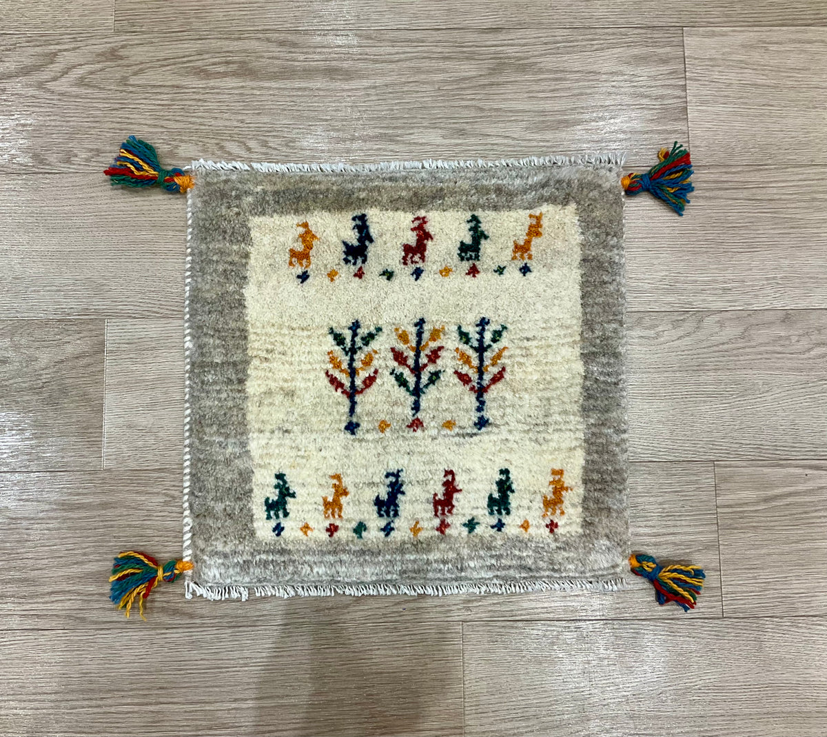 【福岡店】ギャッベ 44cm x 41cm Z3665