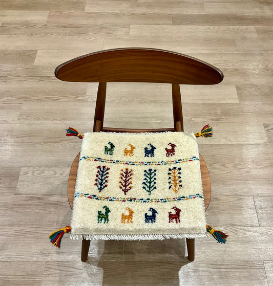 ギャッベ 43cm x 40cm Z1231