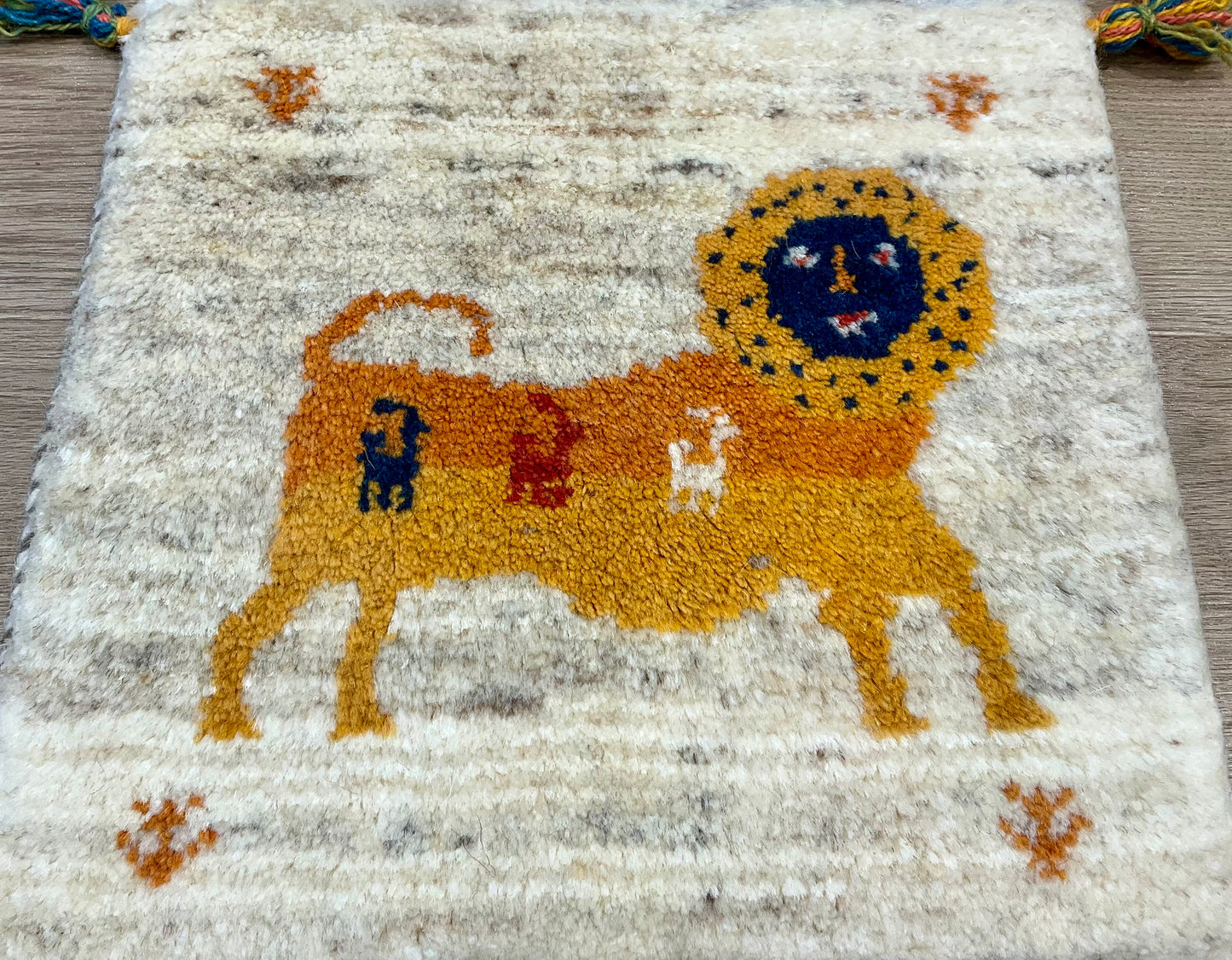 ギャッベ 41cm x 40cm AZ29835