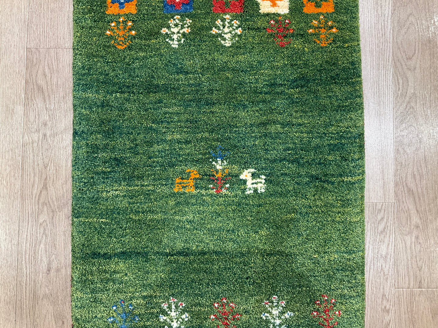 ギャッベ 85cm x 58cm RJ2658