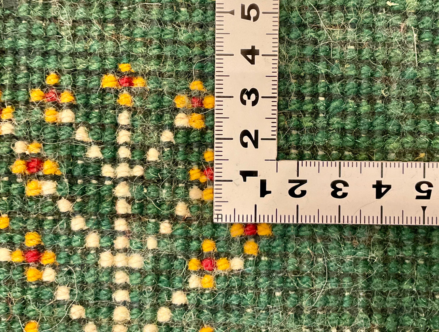 ギャッベ 40cm x 39cm Z964