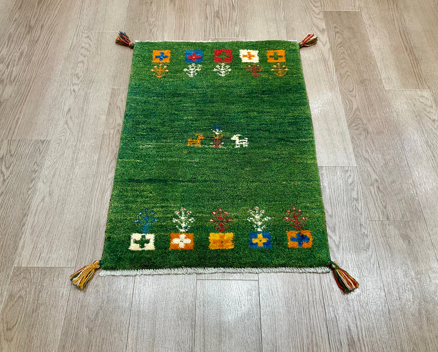 ギャッベ 85cm x 58cm RJ2658