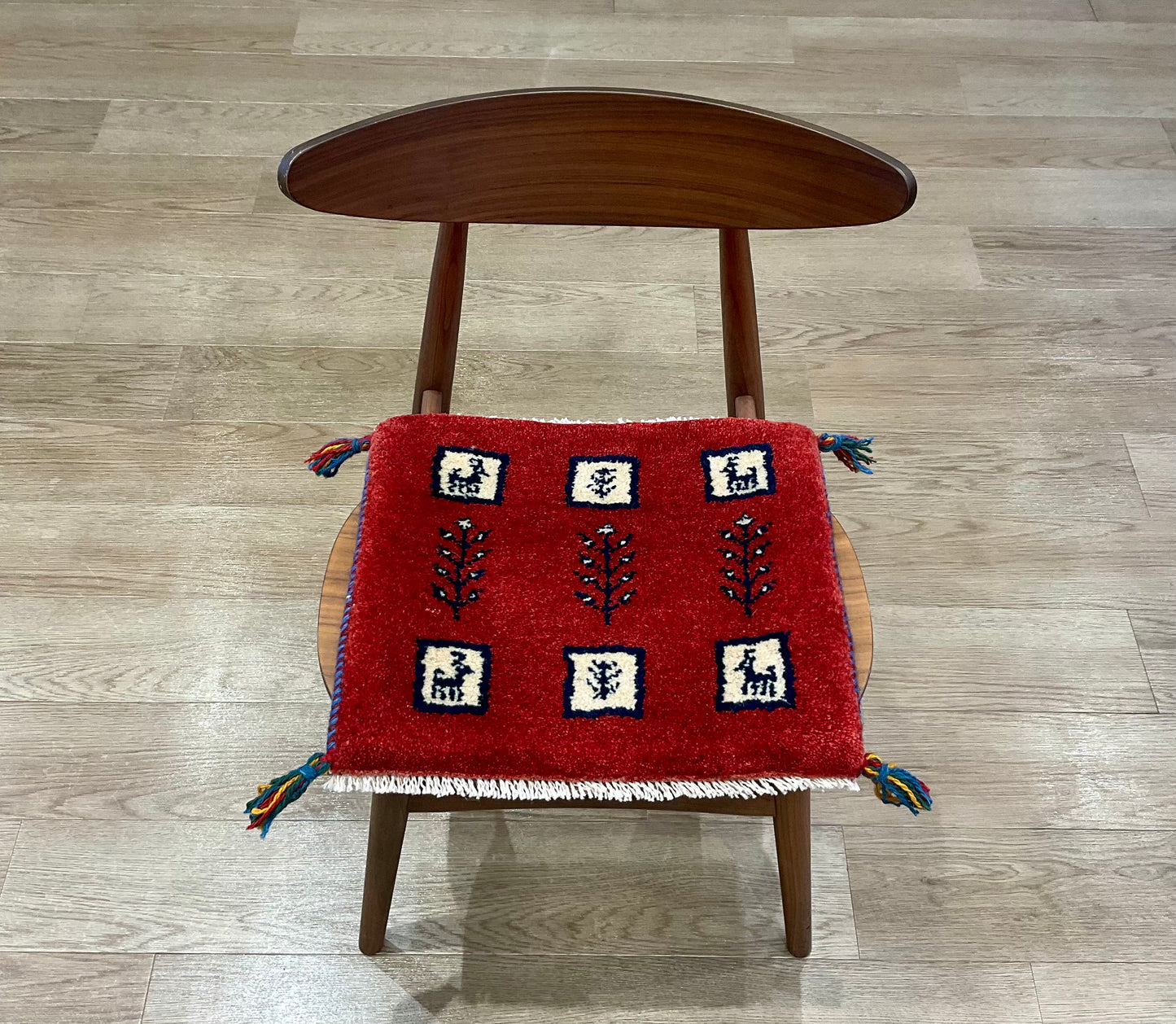 ギャッベ 43cm x 40cm Z506