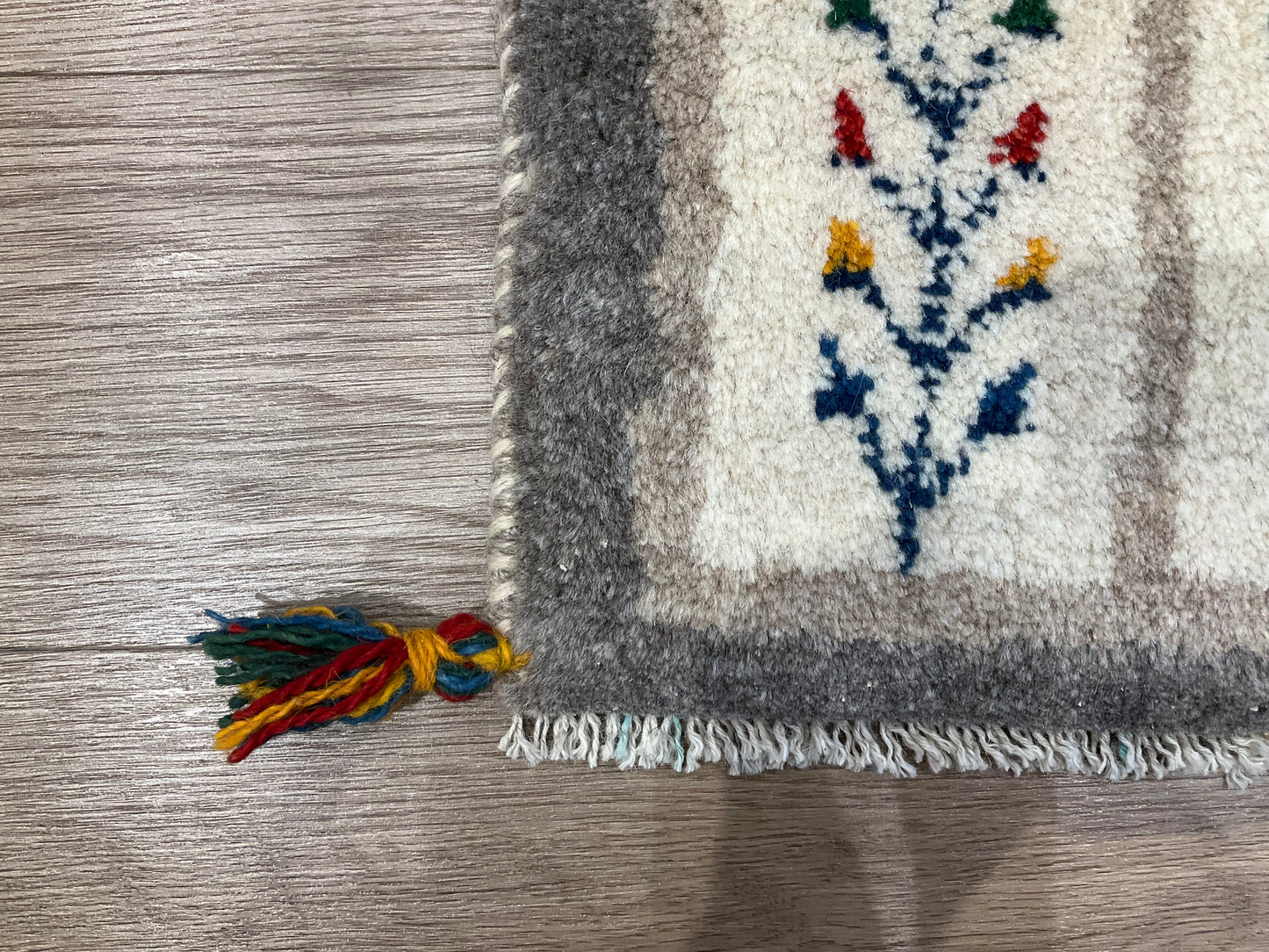 ギャッベ 41cm x 39cm Z1585