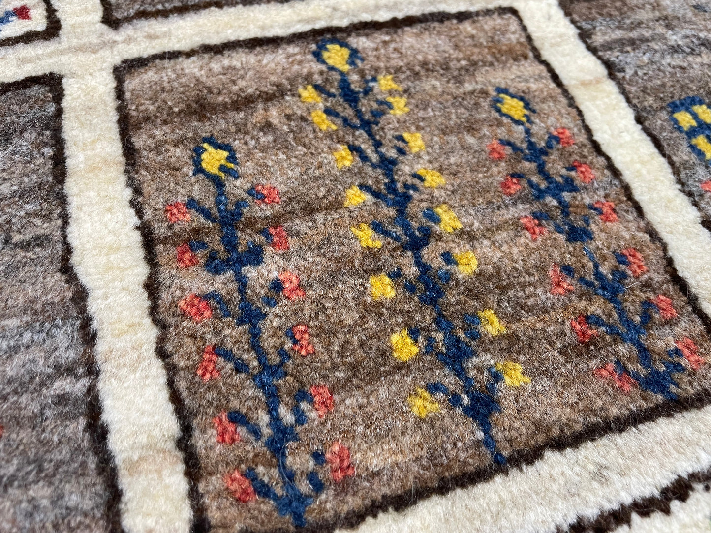 【オンライン限定】カシュクリギャッベ 132cm x 87cm RJ14780