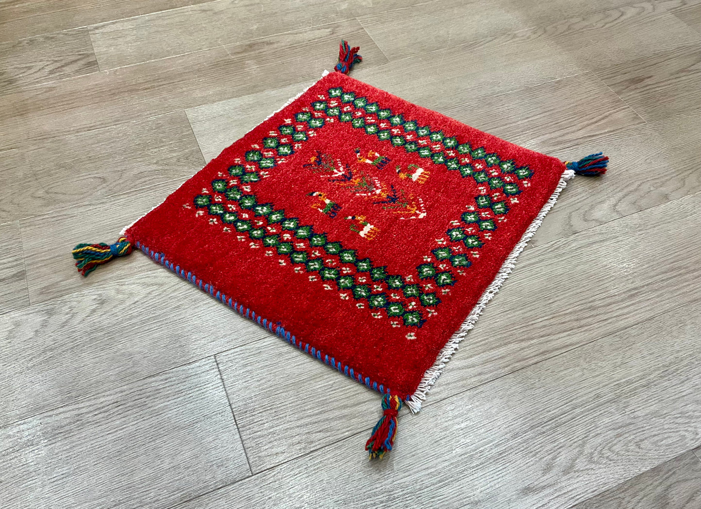 ギャッベ 46cm x 43cm Z2746