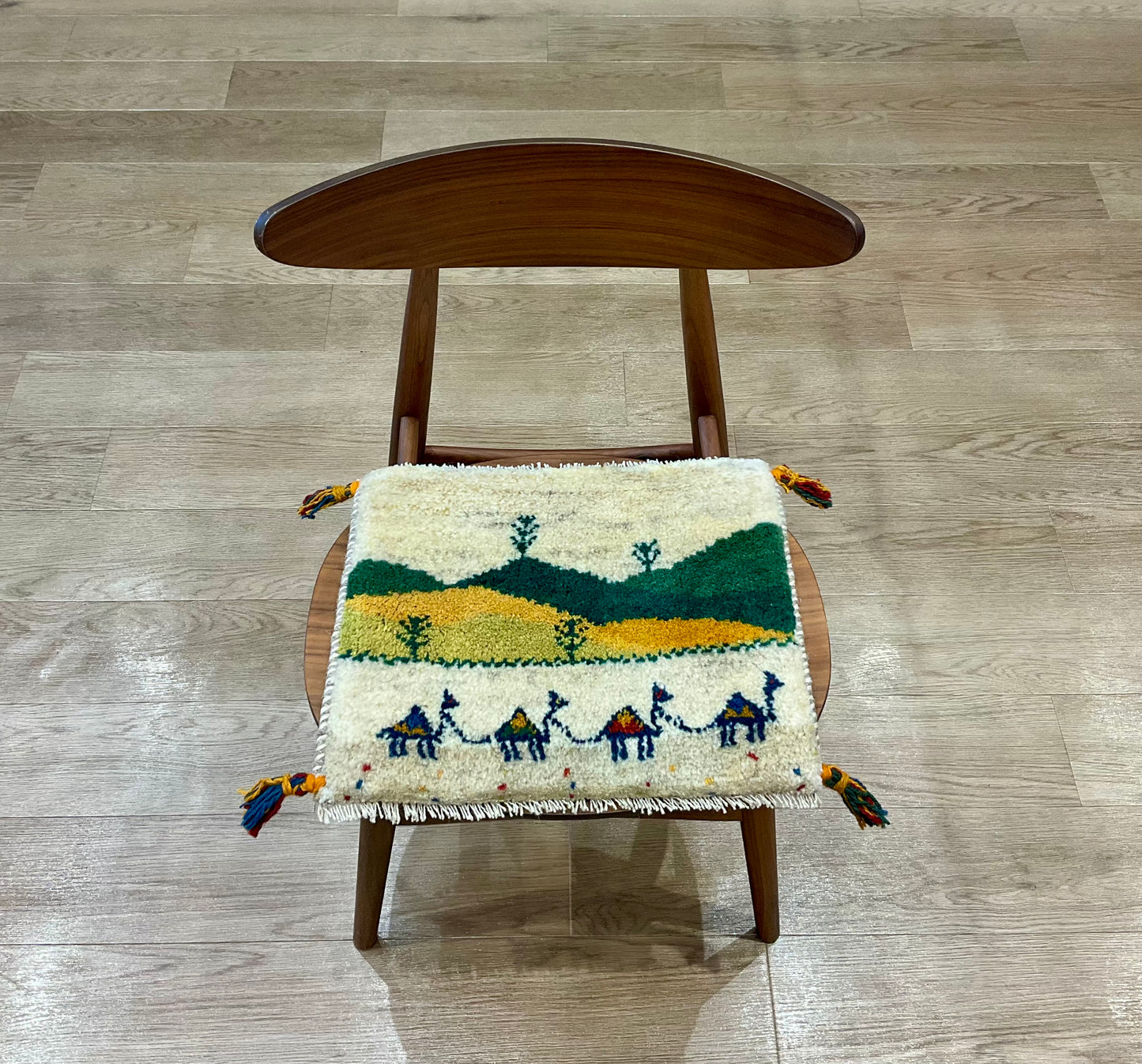 ギャッベ 43cm x 37cm Z1227