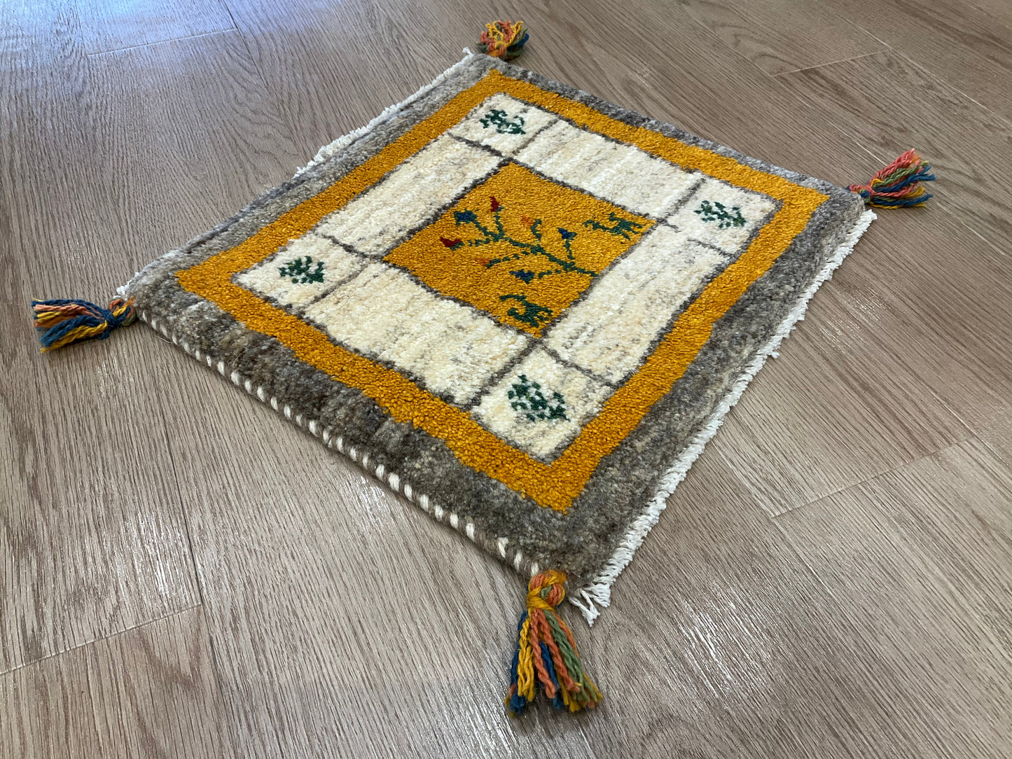 ギャッベ 43cm x 39cm T766