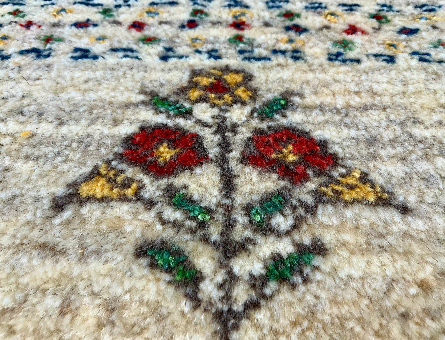 ギャッベ 42cm x 39cm Z1825