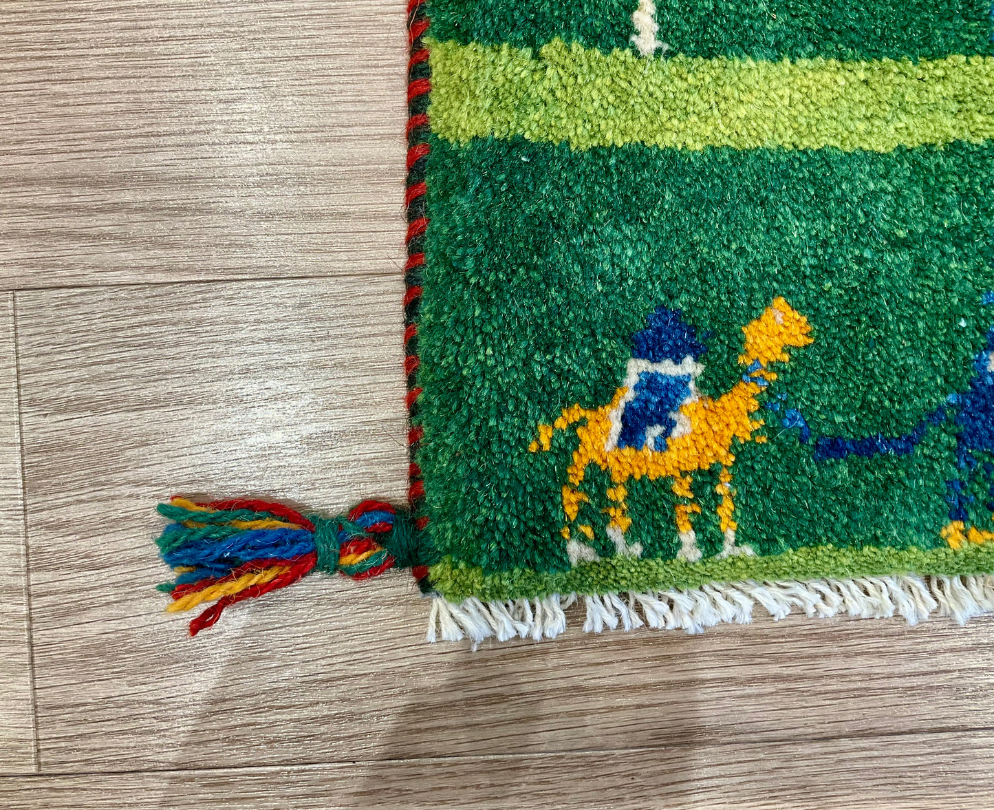 ギャッベ 44cm x 40cm Z1762