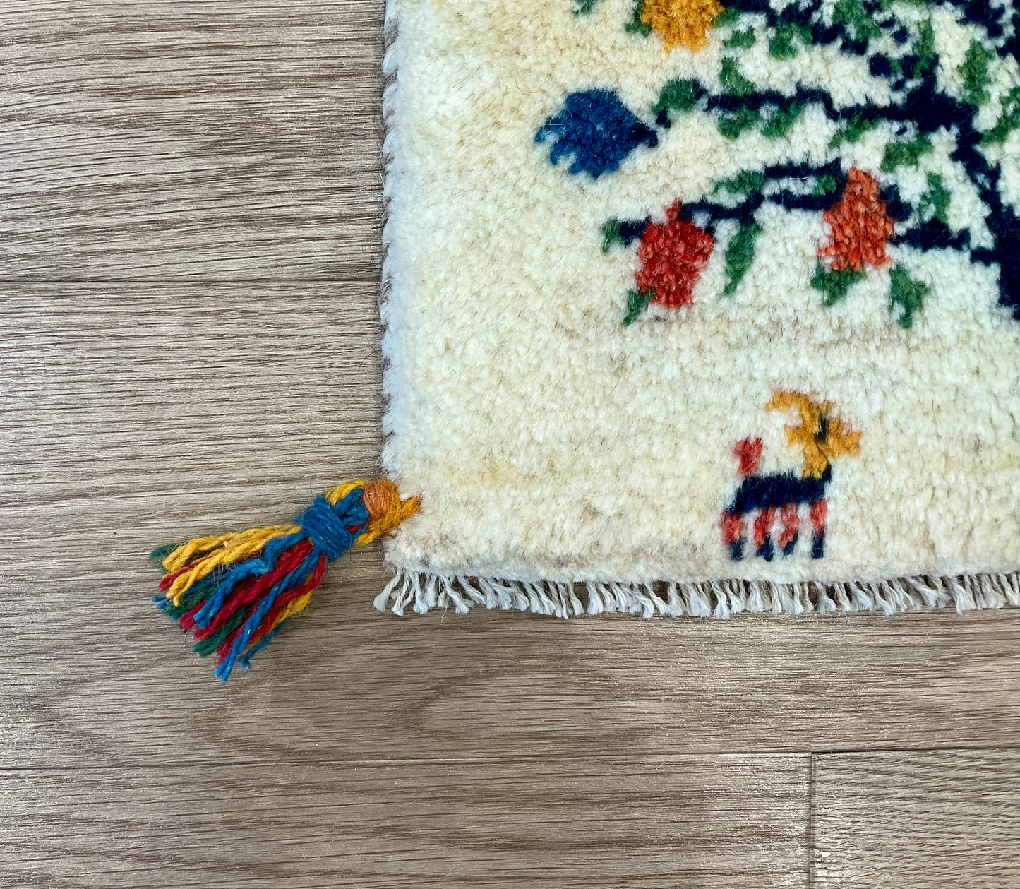 ギャッベ 41cm x 40cm Z1496