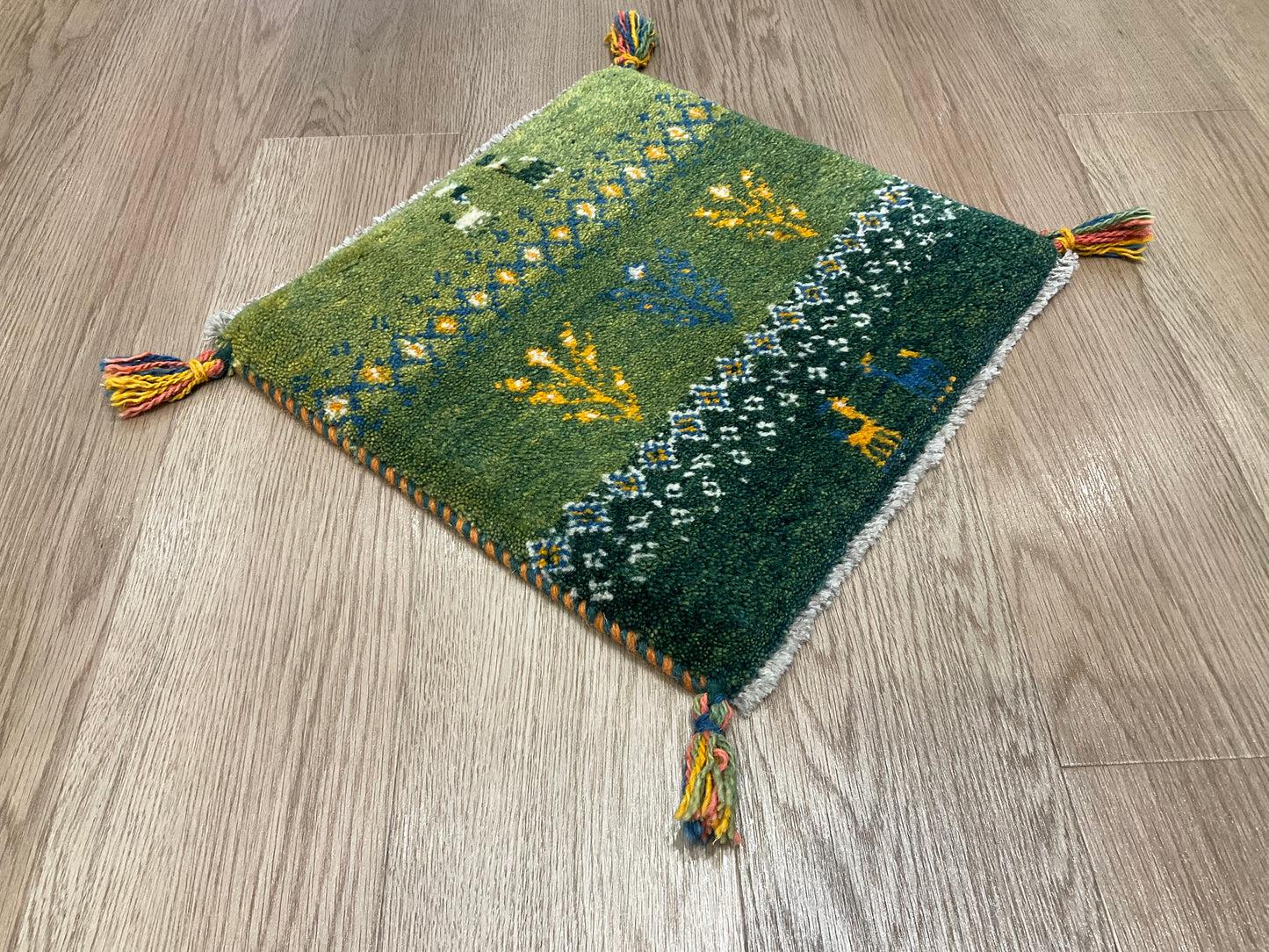 ギャッベ 40cm x 40cm AJ28963