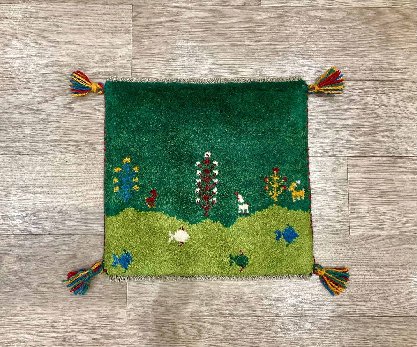 ギャッベ 40cm x 37cm Z1917