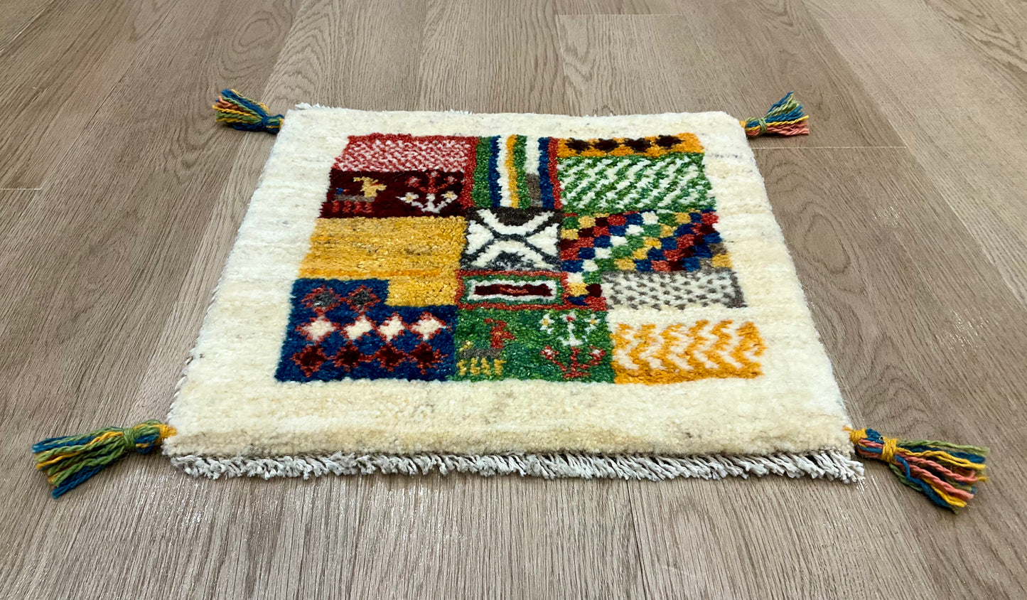 ギャッベ 42cm x 42cm T772