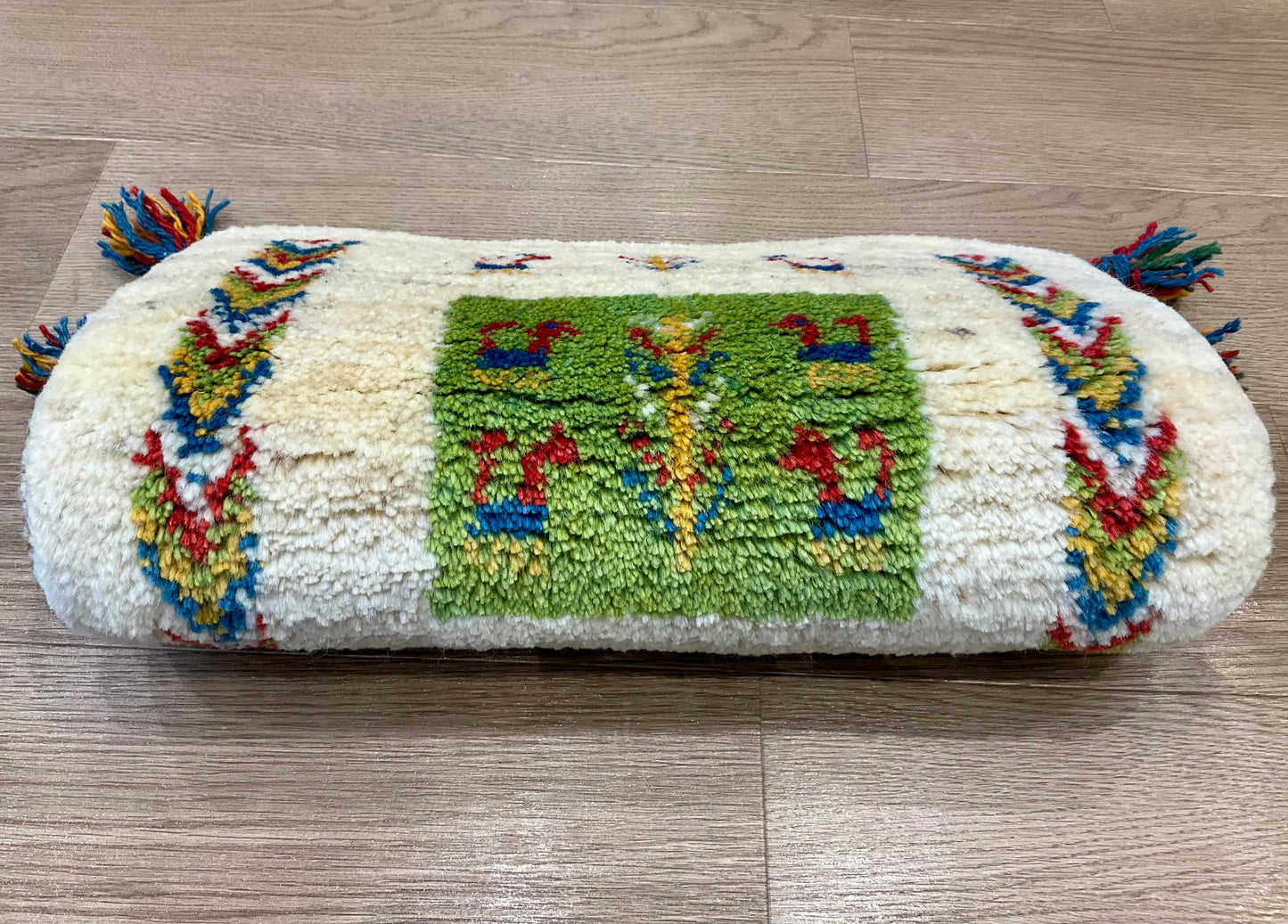 ギャッベ 43cm x 39cm Z1329
