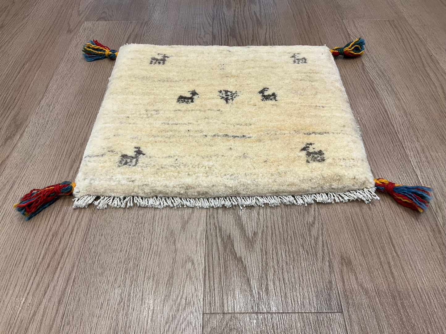 ギャッベ 43cm x 40cm T2142