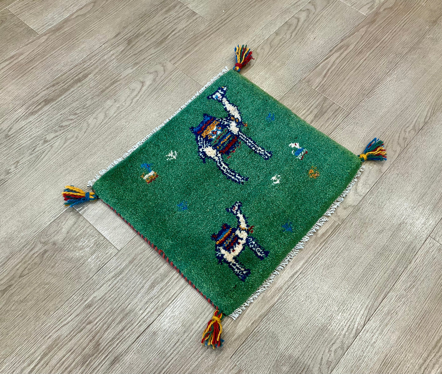 ギャッベ 46cm x 41cm Z965