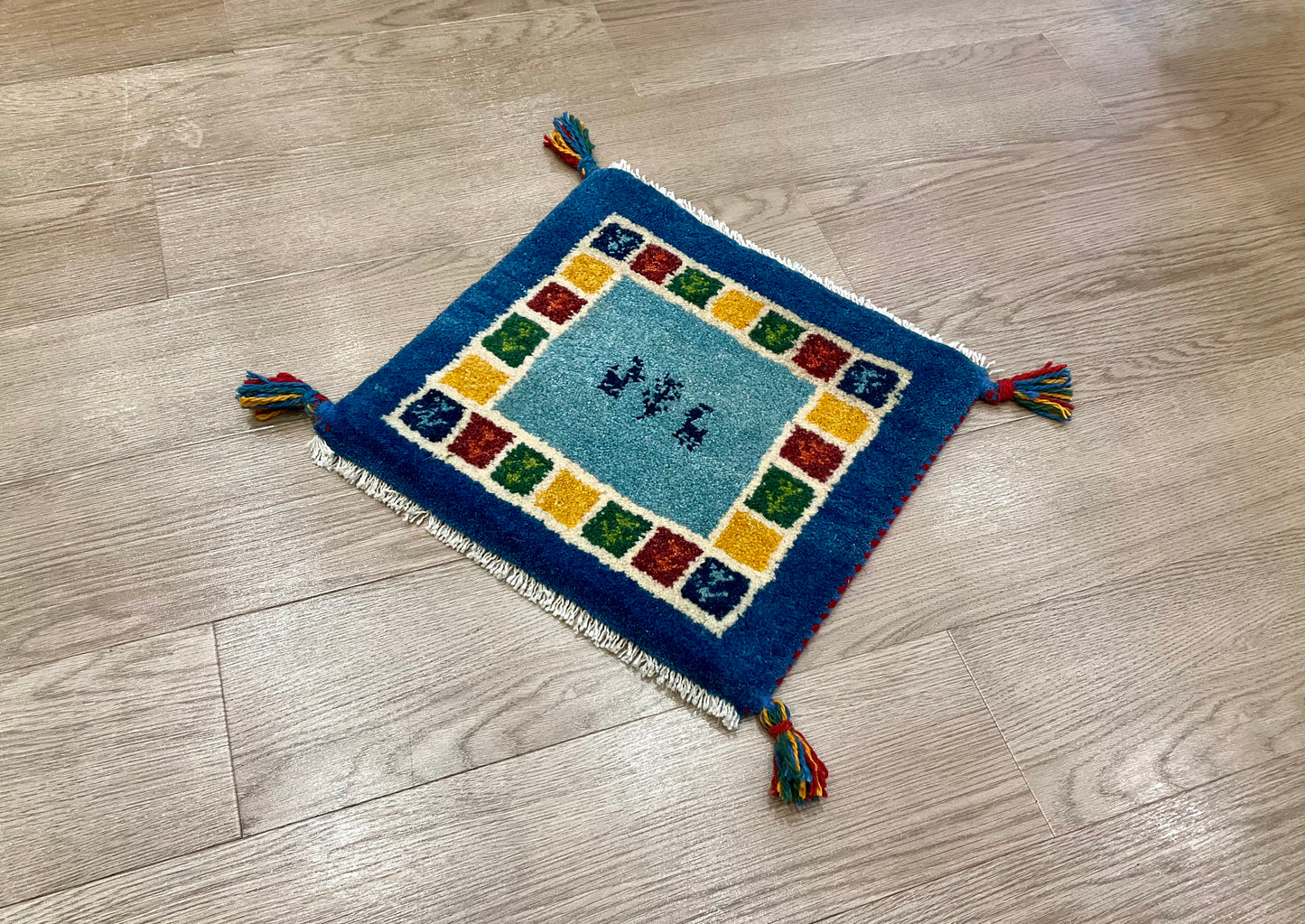 ギャッベ 40cm x 38cm Z841