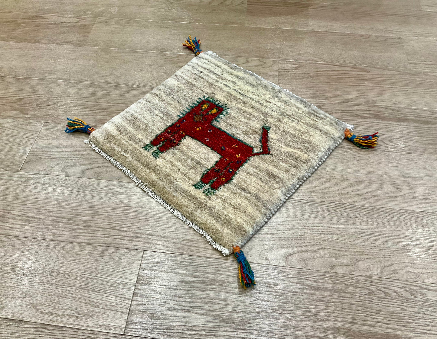 ギャッベ 45cm x 43cm Z1494