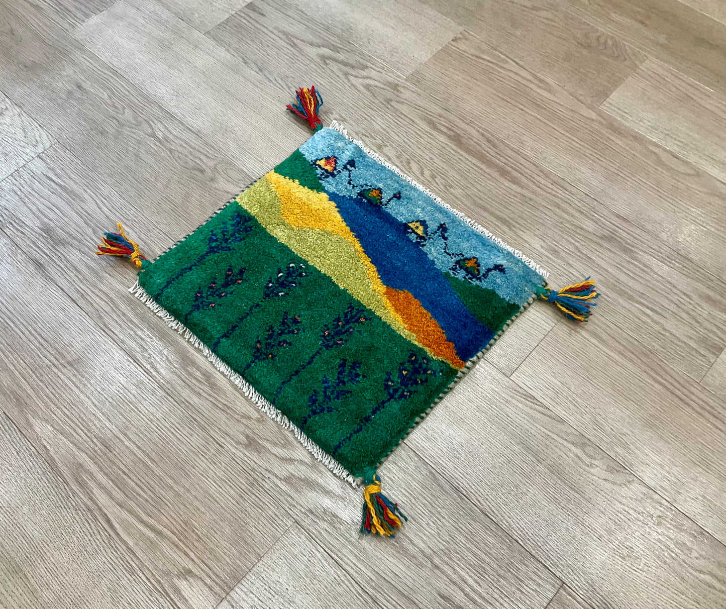 ギャッベ 41cm x 37cm Z913