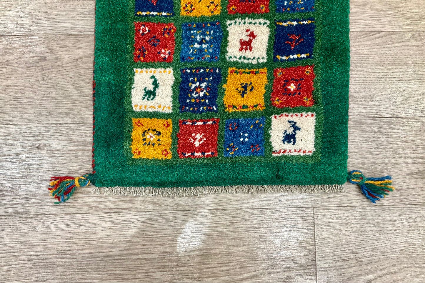 ギャッベ 43cm x 41cm Z1908