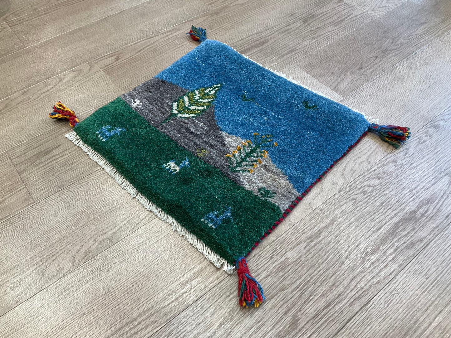 ギャッベ 42cm x 40cm Z40