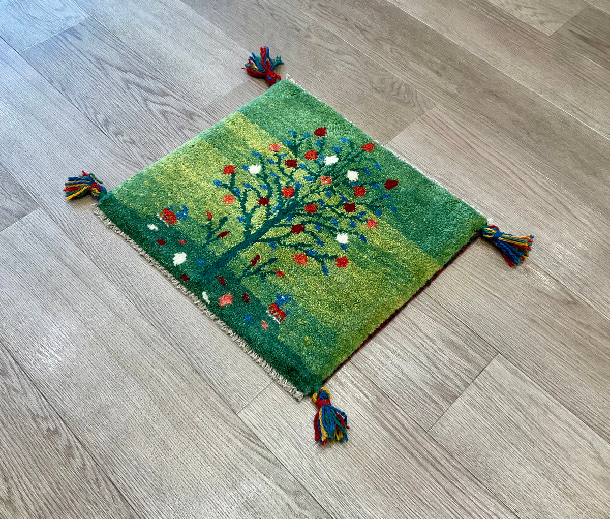【福岡店】ギャッベ 42cm x 39cm Z3034