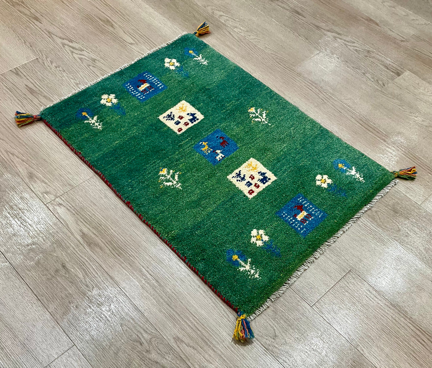 ギャッベ 88cm x 62cm RJ3388