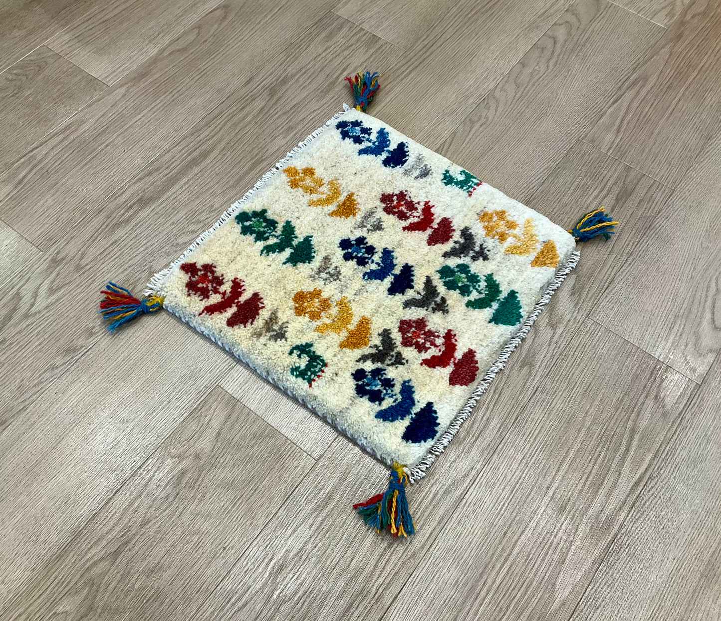 ギャッベ 40cm x 40cm Z1262